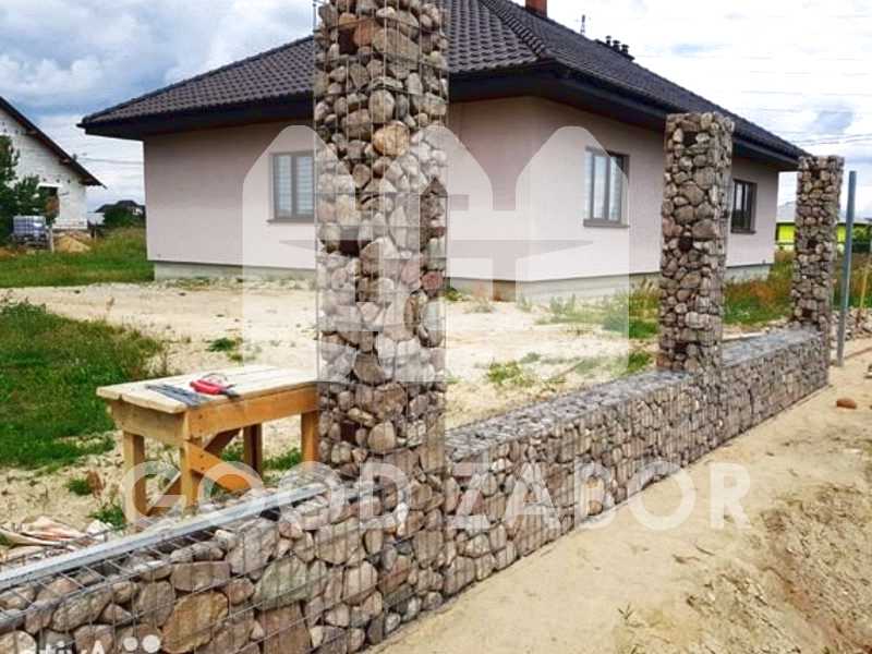Каменные столбы для забора